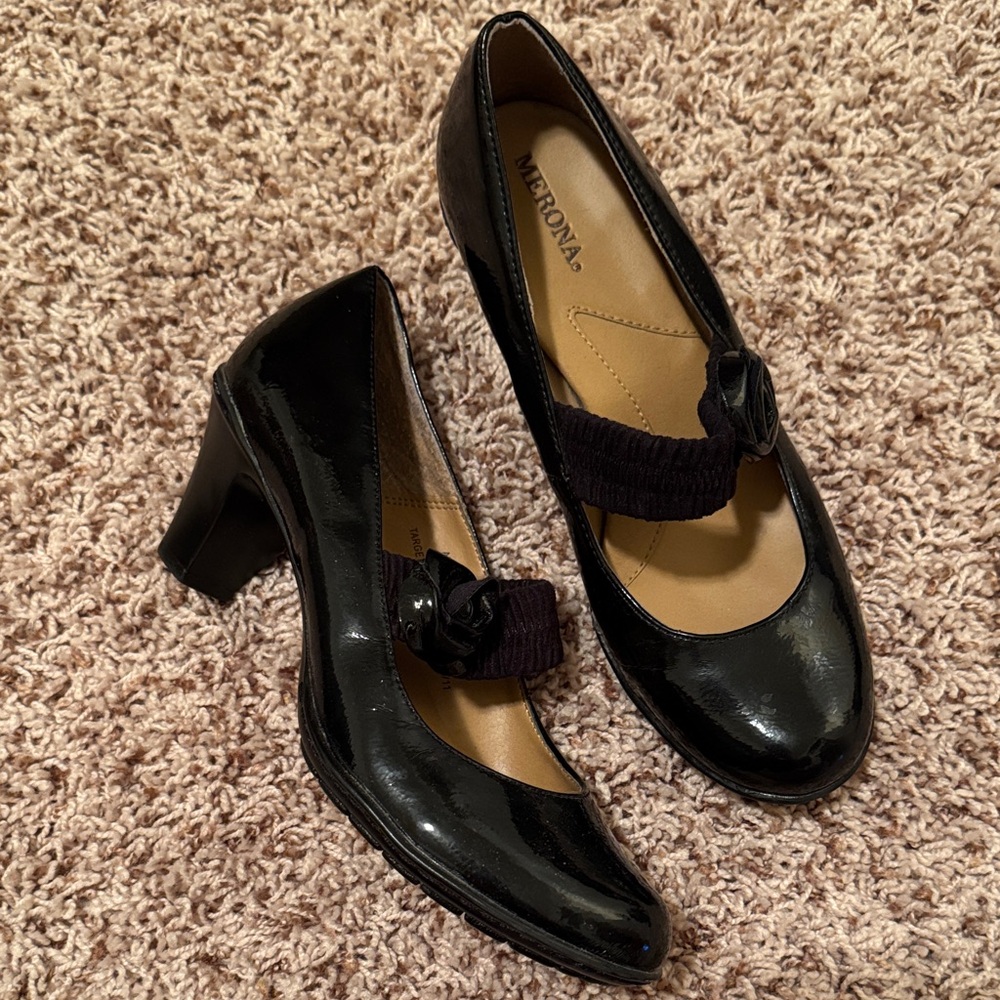 Merona Glossy Black Heels with Floral Detail